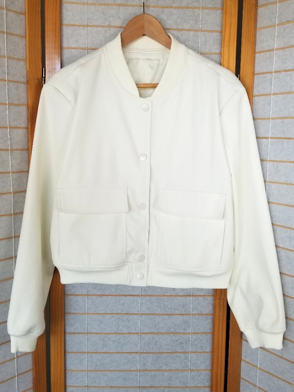 Women’s Cream Snap-Front Bomber Jacket Lined Pockets Size Large